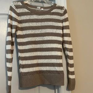 Gap sweater size small